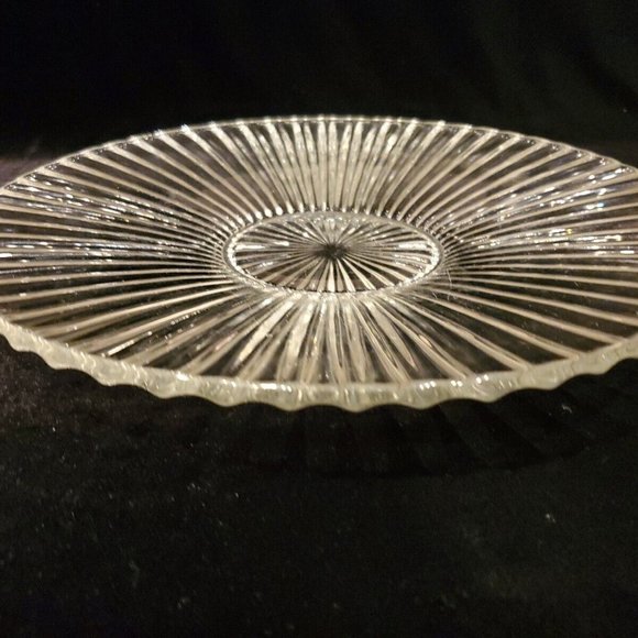 Beautiful Contemporary Round Clear Glass Serving Platter 11 1/2" Diameter - Picture 3 of 7